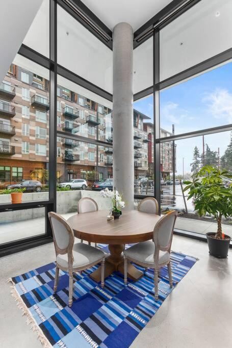 Airy And Open Corner Loft - 92 Walkscore Redmond Eksteriør billede