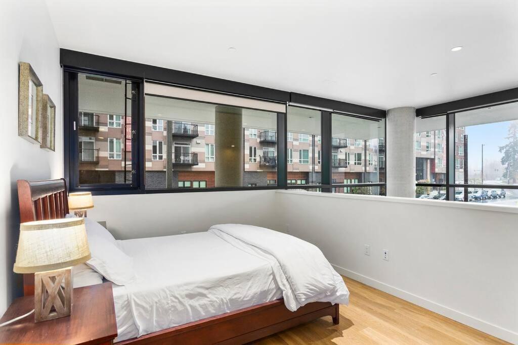 Airy And Open Corner Loft - 92 Walkscore Redmond Eksteriør billede