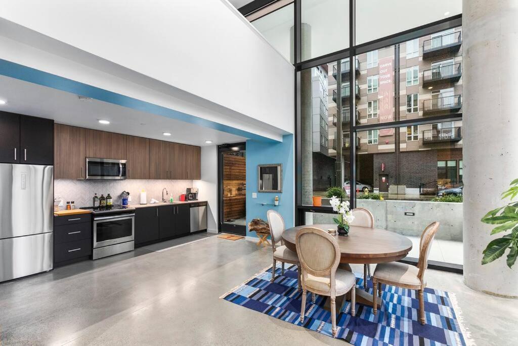 Airy And Open Corner Loft - 92 Walkscore Redmond Eksteriør billede