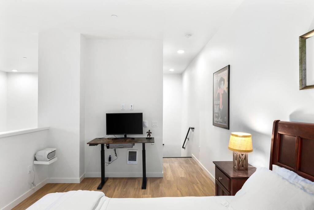 Airy And Open Corner Loft - 92 Walkscore Redmond Eksteriør billede