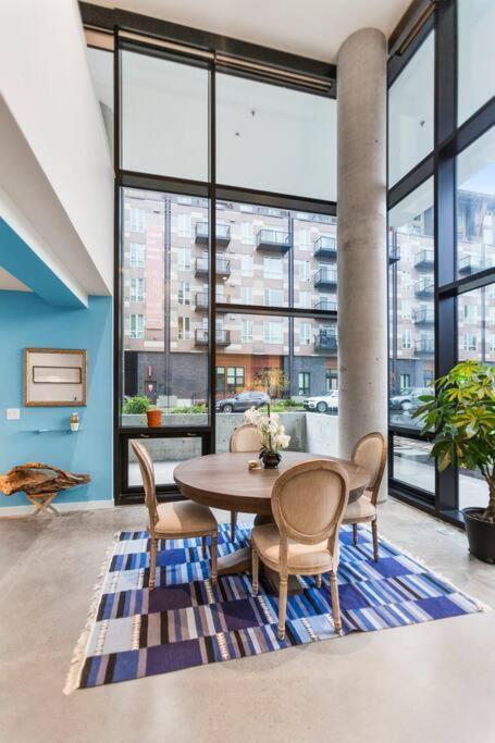 Airy And Open Corner Loft - 92 Walkscore Redmond Eksteriør billede