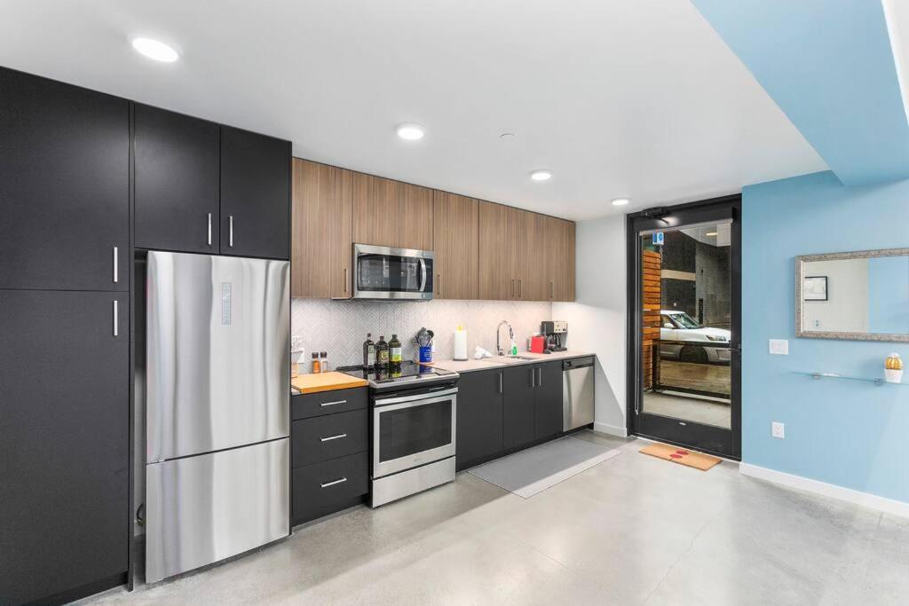 Airy And Open Corner Loft - 92 Walkscore Redmond Eksteriør billede