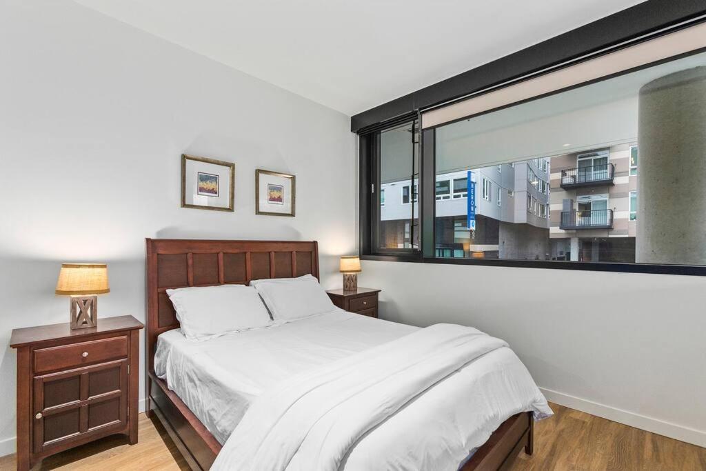 Airy And Open Corner Loft - 92 Walkscore Redmond Eksteriør billede